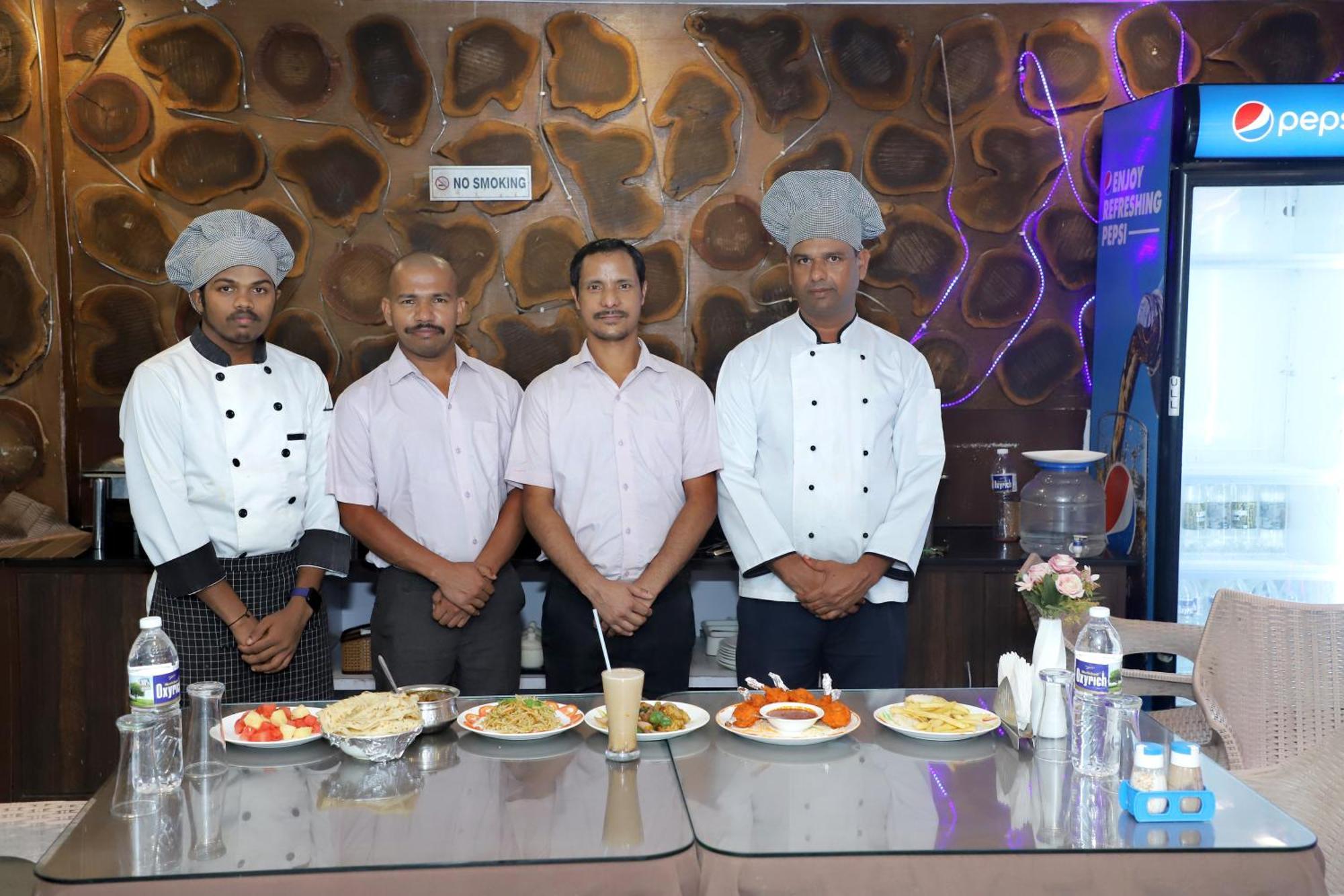 De Falcon Goa Beach Resort Candolim Eksteriør bilde